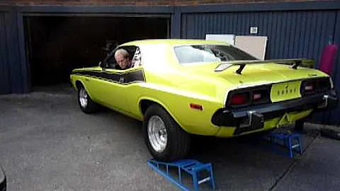 1974 Dodge Challenger 360 cui open headers