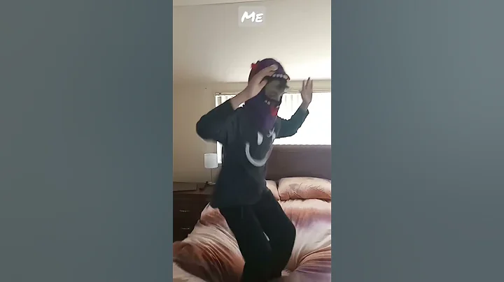 when the robber hides under your bed #funny #robbery