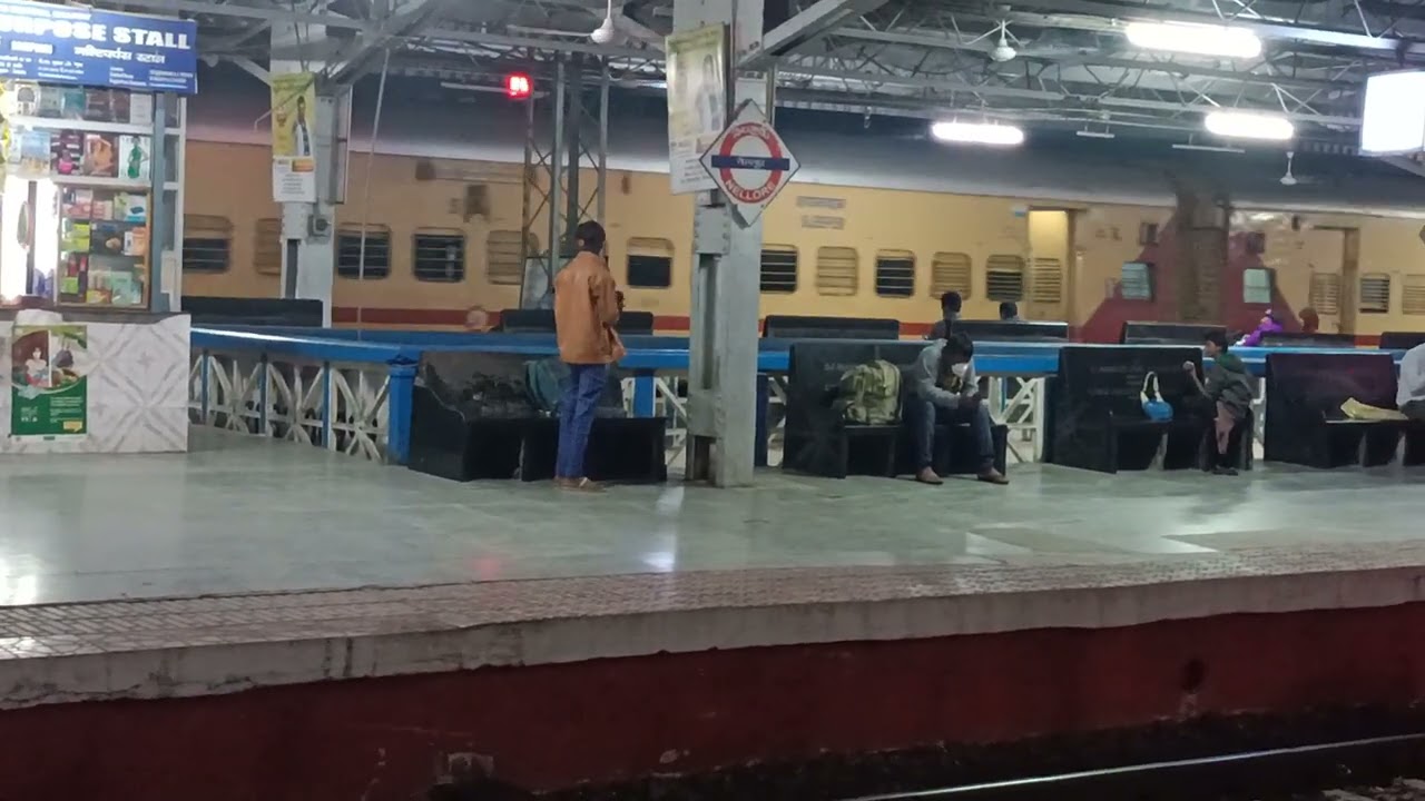 Puri to Tirupati express Arriving on pf no 2 Nellore station.. electric engine