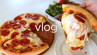 [vlog #07]주말이면 요리로 폭주하고 싶어지는 자취생 브이로그/피자 만들기/로제떡볶이 만들기/고구마케이크/계란샌드위치/장칼국수/고추잡채밥/떡국
