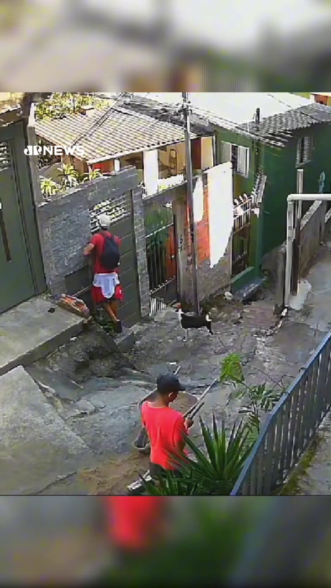 Criminoso que  teria executado a tiros policial é encontrado em São Paulo; veja momento da execução