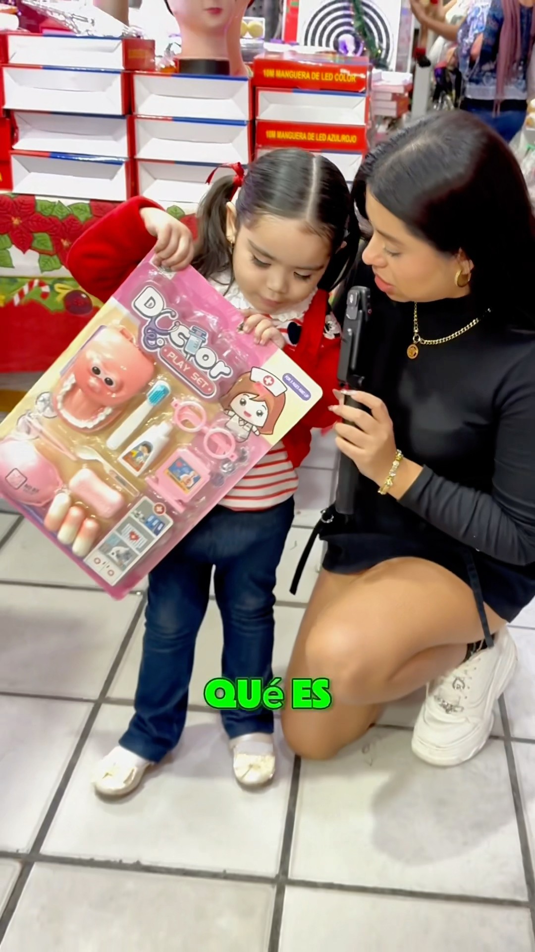 Si me sigues te compro lo que quieras ?
