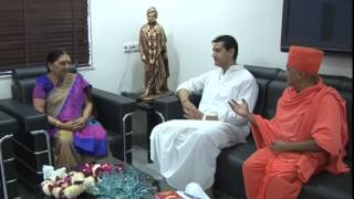 Kalupur Swaminarayan Mandir Acharya Koshalendraprasad meets Gujarat CM screenshot 1