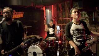 Ikmal tobing dan taras  triad ft iwan traxtor master puppet metalica cover