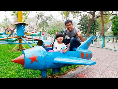 BÉ BÚN LÁI MÁY BAY SIÊU TỐC – ĐU QUAY MÁY BAY CHO BÉ | CreativeKids | Foci