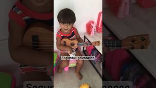 Mais alguém animado nessa segunda? Ravi só quer saber de tocar violão. #viral #shorts #baby #violão