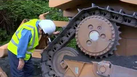 Cat® D6R Operator Walkaround | Pre-Shift Inspection