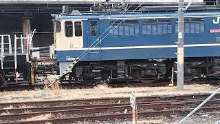EF65-2091[新](国鉄色・赤プレート)がOMの奥へ