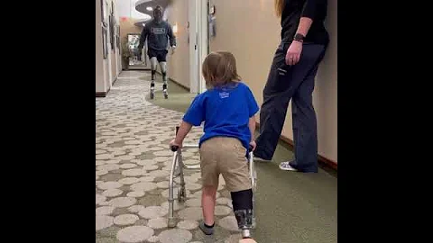 Blake Leeper inspiring 2-year-old KJ who was tryin...