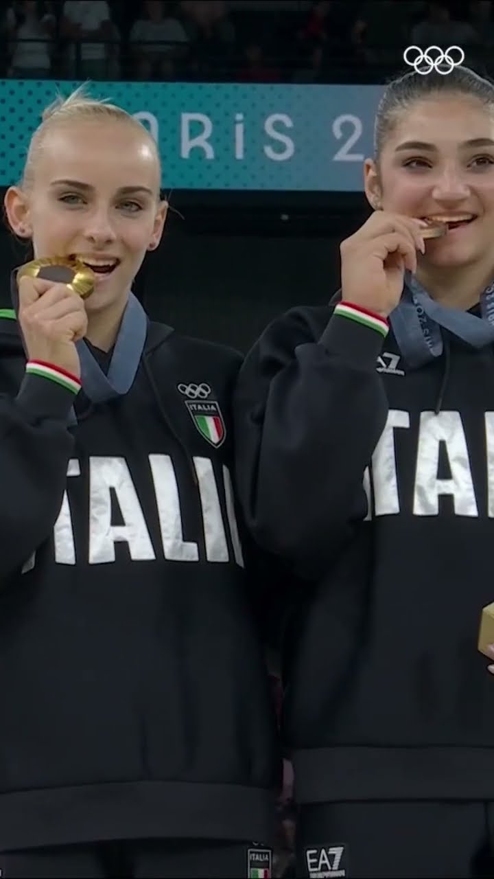 One of the most adorable podium moments from Paris 2024. ? #Olympics #Paris2024 #Sports