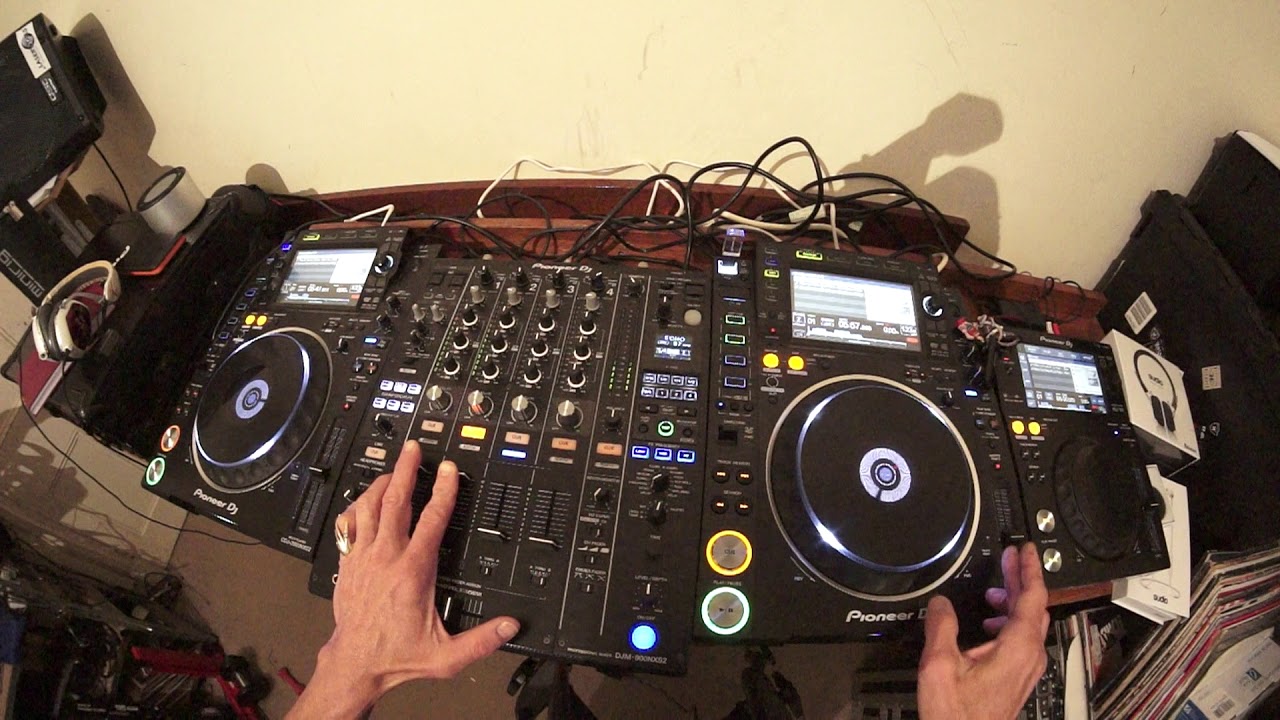 THREE TURNTABLE DJ MIXING LESSON PART 1 BY ELLASKINS YouTube