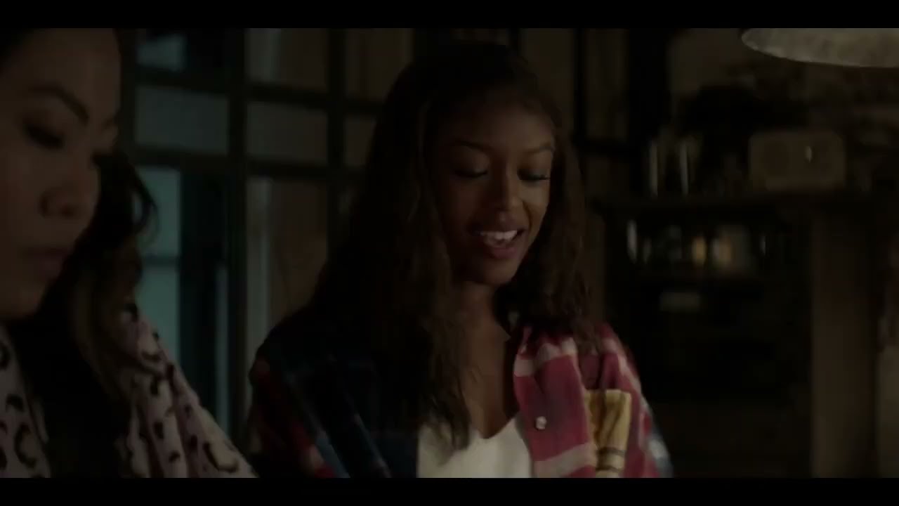 Angelique finds Ryan (Flashback) / Ryan texts Angelique | Batwoman 2x04