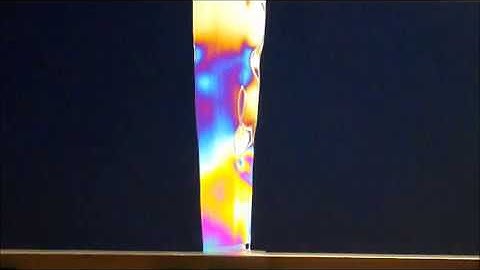 Photo-elasticity in heating of  pre-stretched plastic membrane