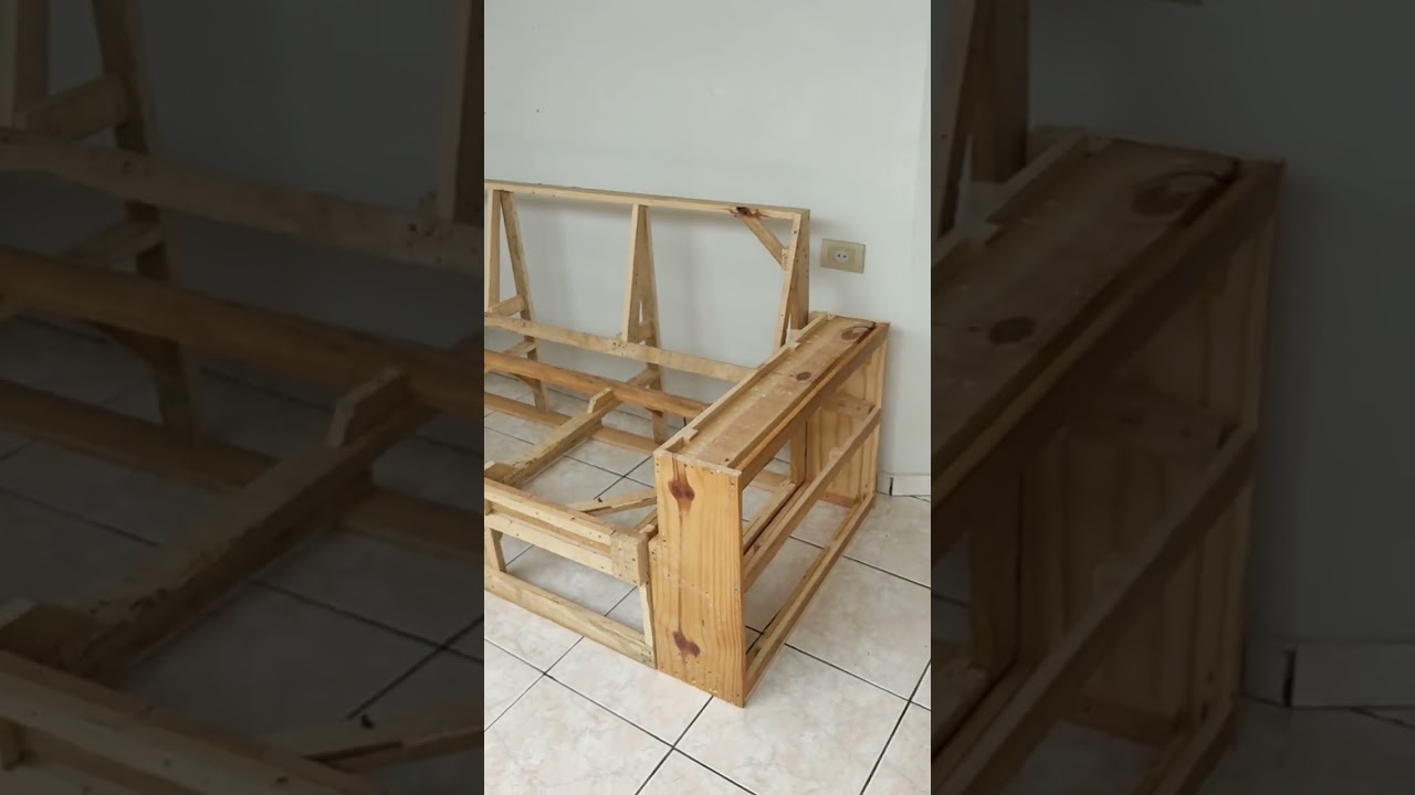Estrutura de Pinus para Sofá Quadrado!  ✅                              #sofa #madeira #treslugares