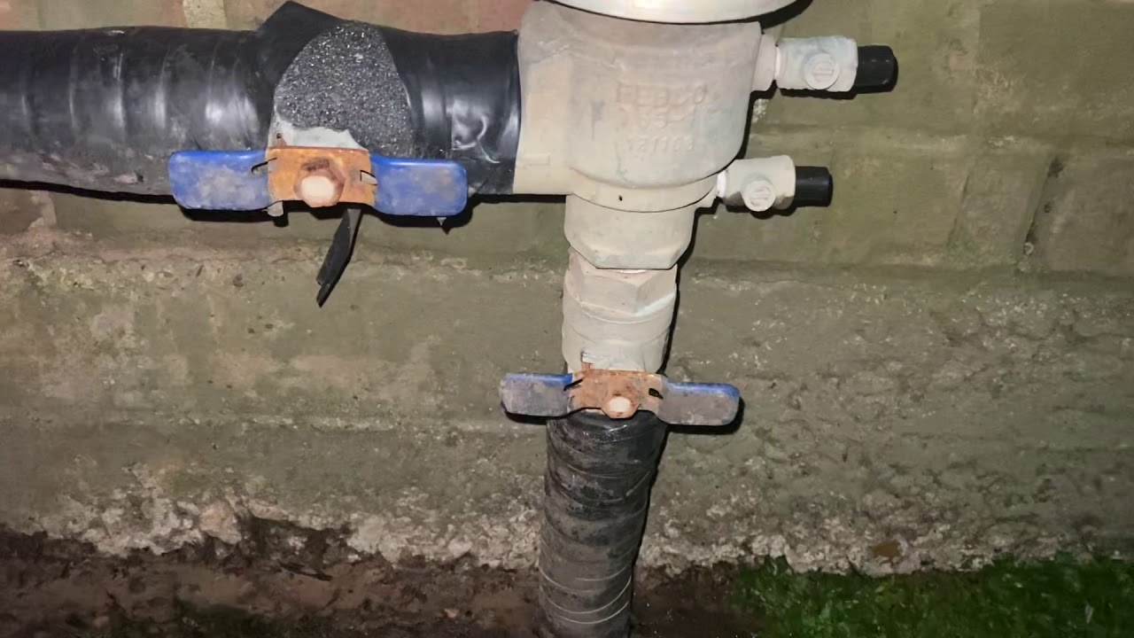 Turning off the water to your irrigation system (FEBCO Pressure Vacuum Breaker) YouTube