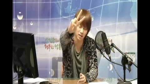 120406 Sungdong Cafe - Heechul dancing to Mr.Simple