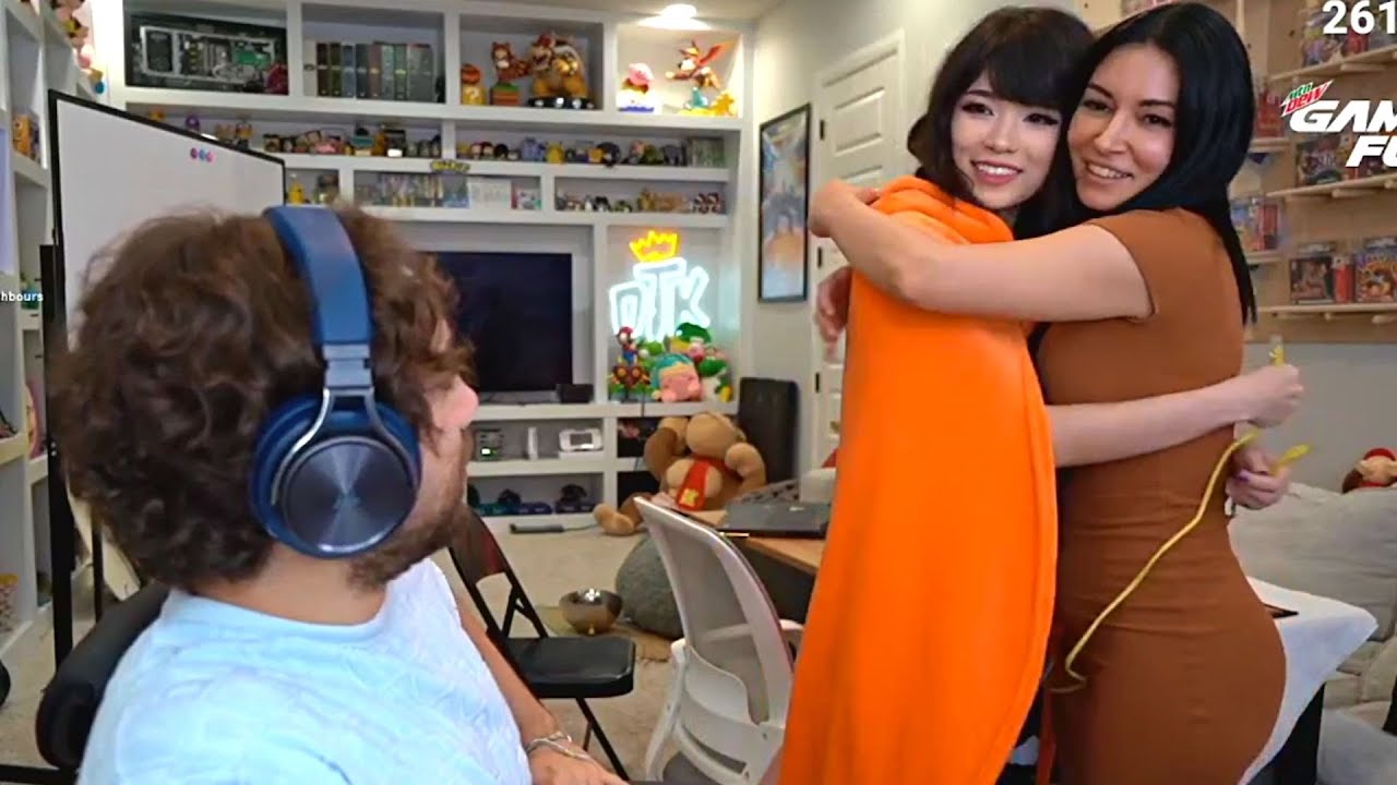Alinity Has An Issue To Resolve With Mizkif - YouTube