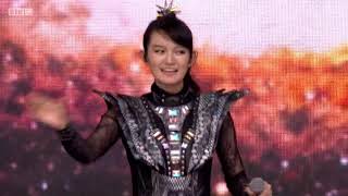 Miniatura del video "BABYMETAL   Gimme Chocolate at Glastonbury 2019"