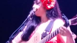 Mon Laferte talentosa y sencilla /si tu me quisieras