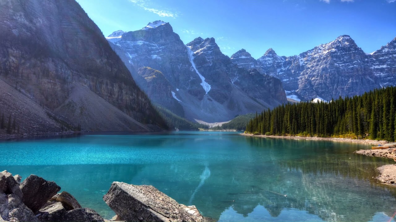 Seamless loop able video clip with mountain and lake