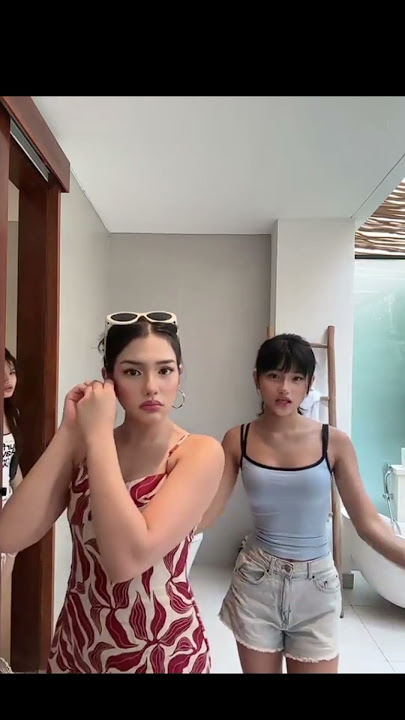 SEKSI, MOMMENT DAVINA KARAMOY JOGET BERSAMA ADIKNYA