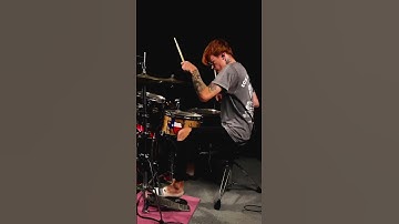 Asking Alexandria peaked in 2011 couldn’t be us… 🦀 #crabcore #metalcore #emo #scene #drummer