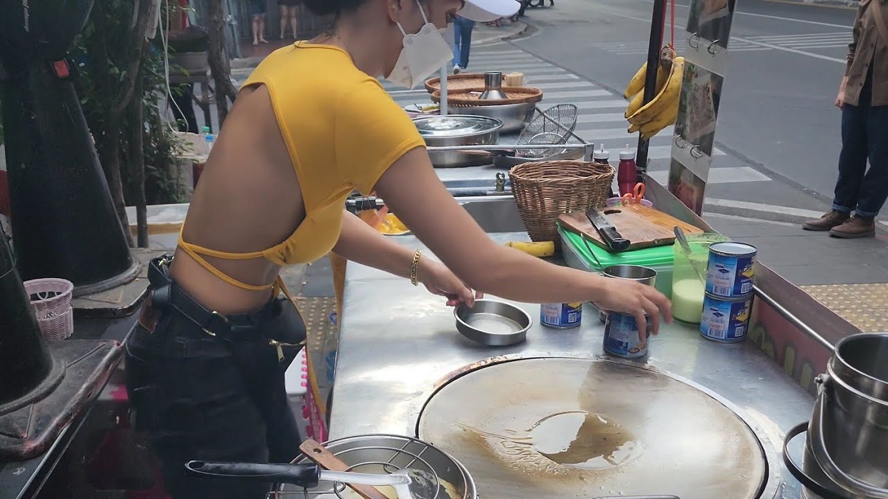 Puy Roti She Makes Perfectly Sweet Thai Pancakes in Bangkok, Puy is the Most ...