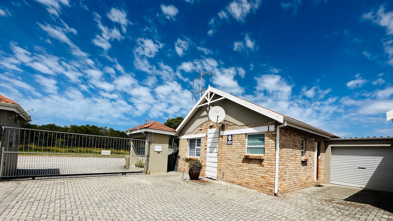 Secure & Modern 2 Bedroom Townhouse in Lorraine, Port Elizabeth R835