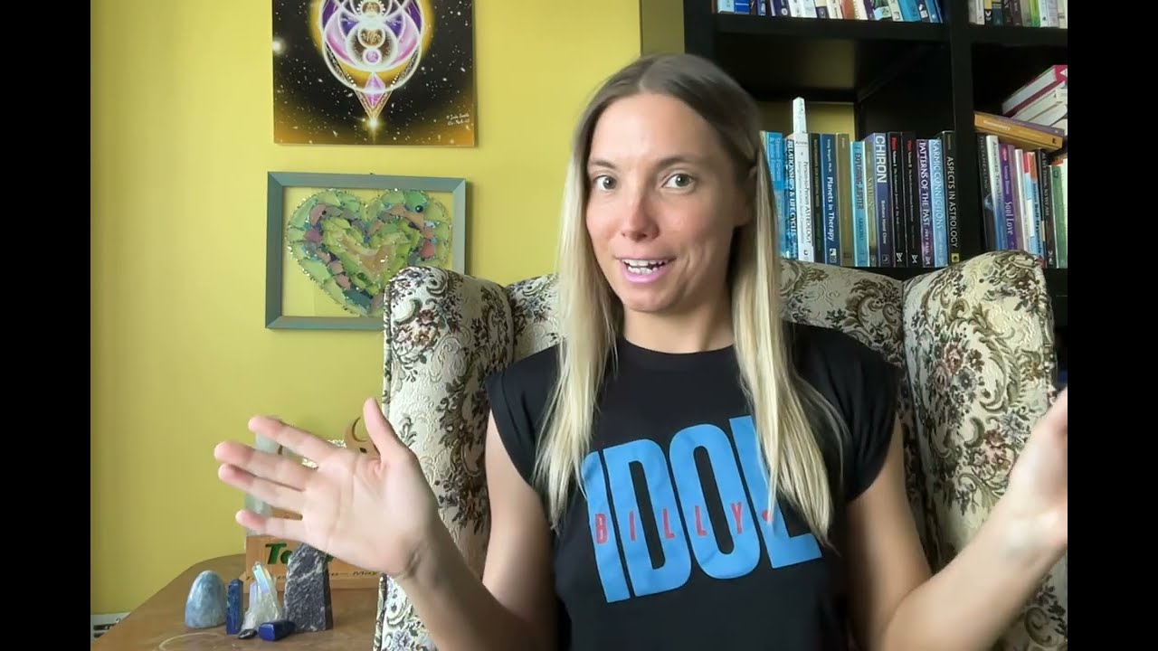 Natal Venus Trine / Sextile Uranus : Open and Free