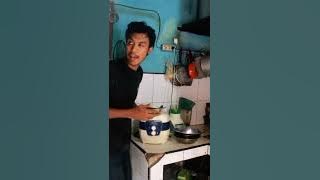 Saat emak nyimpan lauk makan