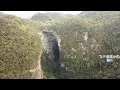 云南深山里的巨大山洞，飞无人机从空中看十分震撼