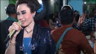 SARUNG JAGUNG  -   KEPELUT / Nyi. Mirahwati - GANDRUNG NGESTI LARAS