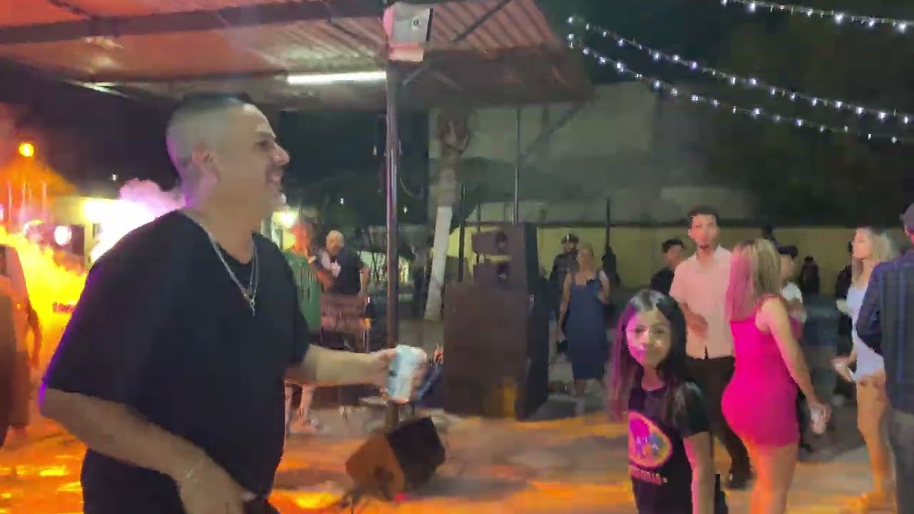 “El Komarcon Loko: En Vivo - La Pantera Rosa” | Alessi Films