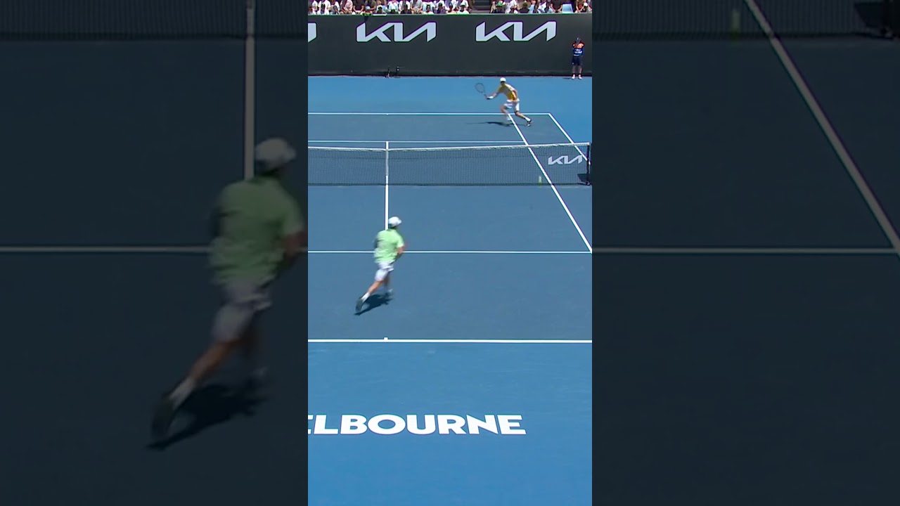 O'Connell's drop shot lob ON POINT!