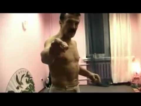 ПАСКУДА ТВАРЬ :))) БРОСАЙ БУЛКУ ХЛЕБА!! - YouTube