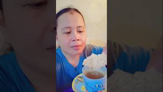 makan unik rangginang di celupkan ke kopi #short #makanunik