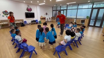 Giúp Trẻ Giao Tiếp Tự Tin Với Giáo Viên Nước Ngoài Từ Sớm