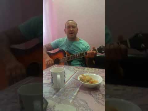 Я парнишка седой.