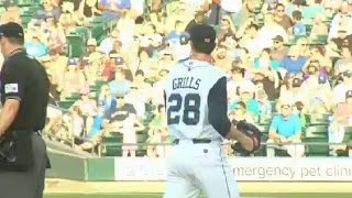 Hooks' Grills uses foot to deflect liner screenshot 4