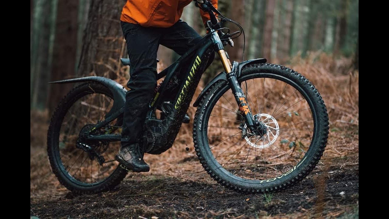 Mudhugger Evo Long garde-boue avant à visser pour VTT à suspension complète de 69,8 à 73,7 cm, 515 mm x 90 mm, fixations et outils inclus