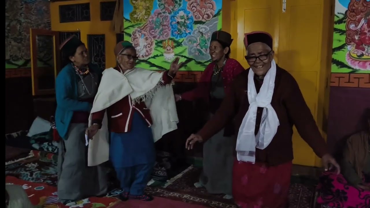 Khushi ka koi thikana nahi,jab saat ho ishwar .#Temple vive# sanskrite #Buzurg# culture vibes 