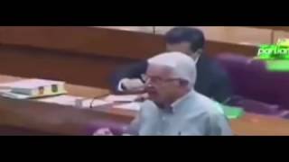 Khawaja Asif making fun of zartaj gul in assembly