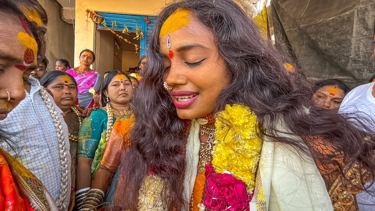 Gayathri Bonam Komaravelli mallanna kolupu || Gayathri Bonam Mallanna swamy Kolupu #Gayathri