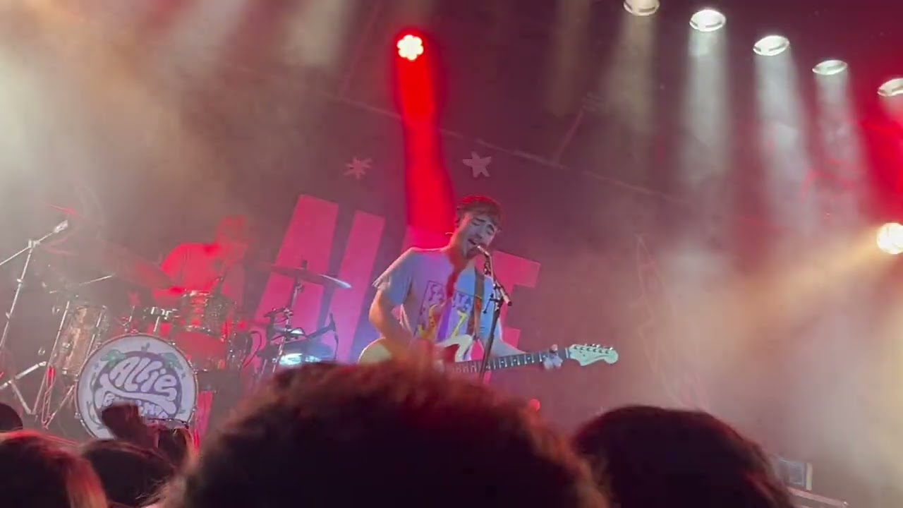 Alfie Templeman Eyes Wide Shut (Unreleased)┃Live Leeds Beckett