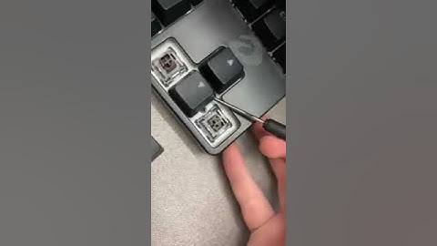 How to pull out keycaps without a keycap puller (screwdriver) #shorts #keyboard