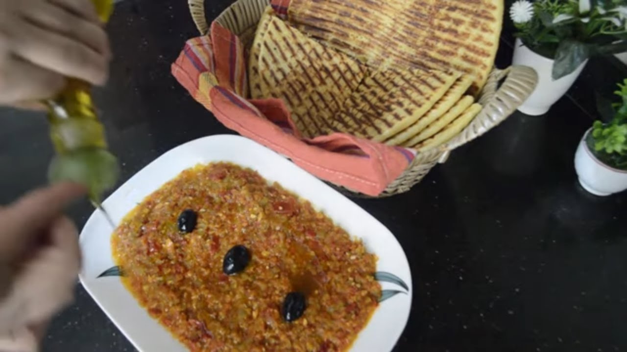 عايرتيني هدا ردي ليك يا 😓 جيبي باطة زبدة فارغة نعطيلك وصفة كسرة علامة👍  وحميس بدون فرن ولا طاجين