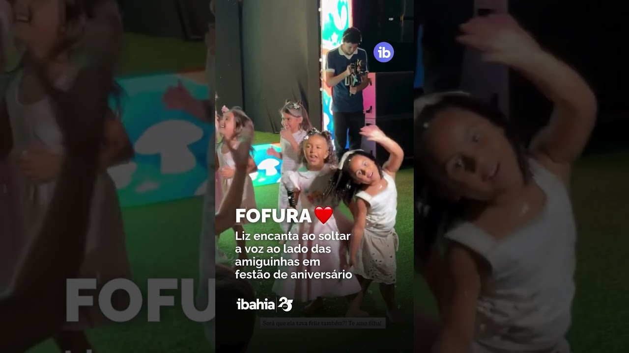 Liz encanta ao soltar a voz ao lado das amiguinhas em festão de aniversário 