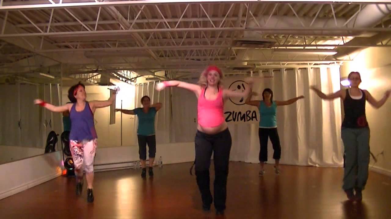Y Las Mujeres Lo Bailan Asi