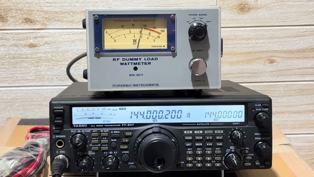 Yaesu FT-847 HF/50/144/430MHz Duzbuk - YouTube