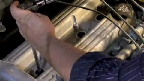 Installing Spark Plugs - iboats.com